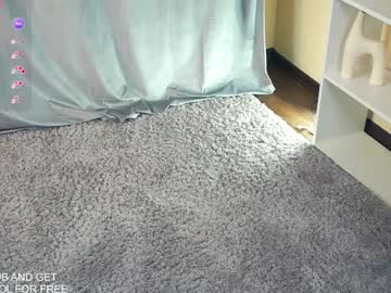 girl
        cloverbradway cam image #5117472