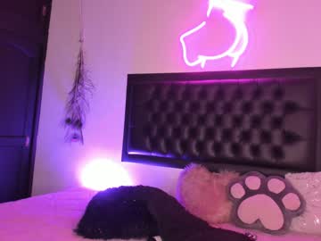 girl
        iam_eli cam image #1737859