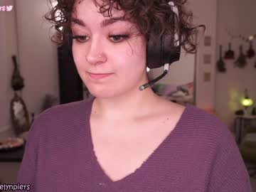 girl
        evelynpiers cam image #1076341