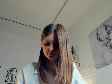 girl
        katy_best_ cam image #3779432