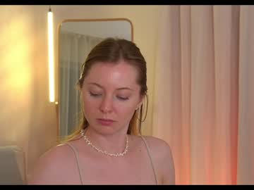 girl
        mona_elisa cam image #6732531