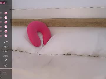 girl
        siberian_siren cam image #6026806