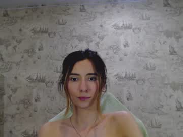 girl
        crystalnut cam image #1797686