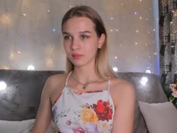 girl
        sharonmorgans cam image #583419