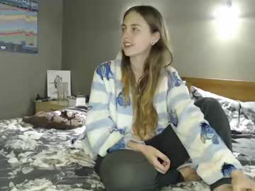 couple
        nzplaytime cam image #317383