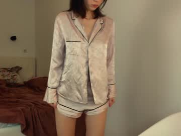 girl
        yohji_yamamotoo cam image #830690