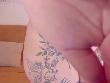 girl
        lilu_belle2 cam image #1716922