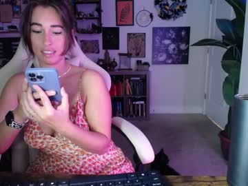 girl
        monstrumologist cam image #1385744