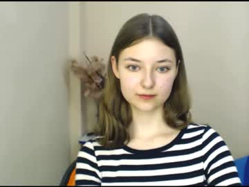 girl
        vivien_leight cam image #1001636