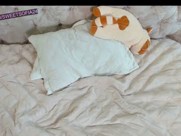 girl
        sweetteets24 cam image #1235201