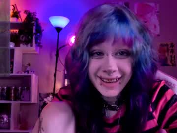 girl
        lollyshy__ cam image #6798502