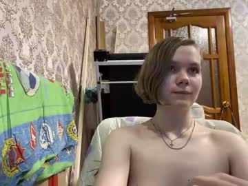 girl
        krisskisss cam image #1015356