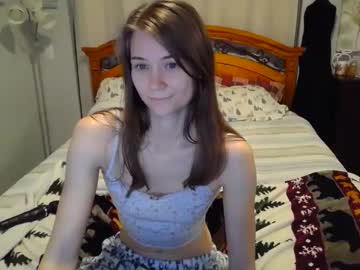 girl
        katynowhere cam image #5847544