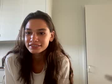 girl
        wvybbyily cam image #5674029