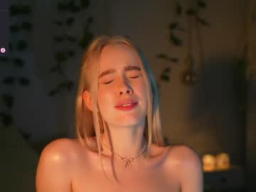 girl
        mother__of__dragons cam image #2740079