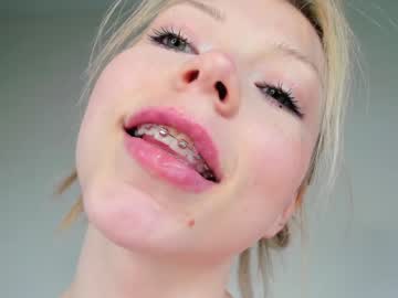 girl
        deva_alice cam image #1897524