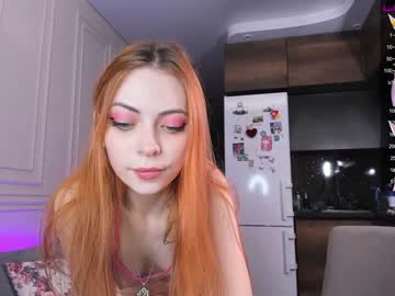 girl
        lika_moon cam image #118399