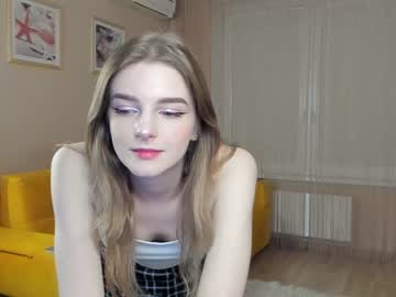 girl
        yeehawlover cam image #1195524