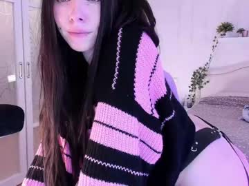 girl
        shesnotuwu cam image #4056880