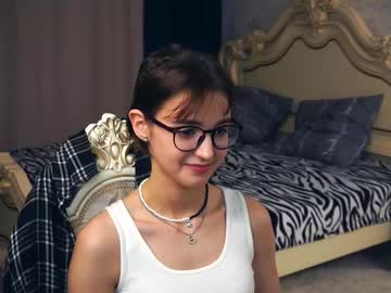 girl
        udelegorbett cam image #6100137