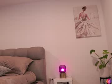 girl
        nina_mon cam image #6965626
