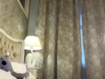 girl
        beverly_hillls cam image #5143726