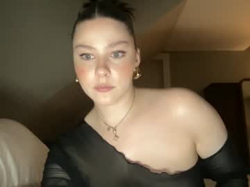 girl
        novavangogh cam image #2154347