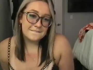 girl
        cherryflavoredfeline cam image #4545731