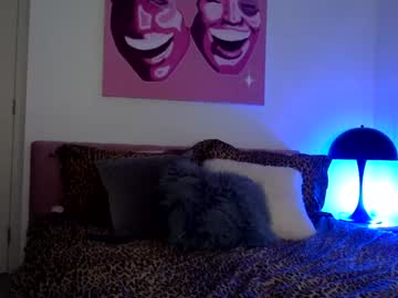 girl
        tastytilly cam image #1831506