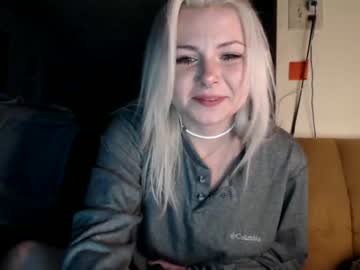 girl
        kipsy420 cam image #667892