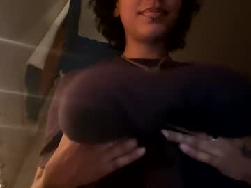 girl
        sapphire_honest cam image #2536160