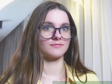 girl
        lorettadunnell cam image #5589513