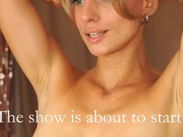 girl
        artease cam image #5293907
