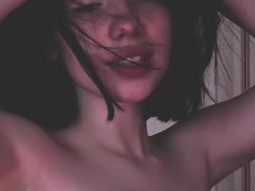 girl
        sleepycode002 cam image #2077165