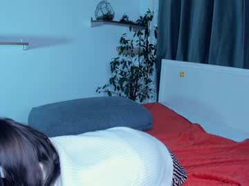 girl
        _night_moon_ cam image #3069850