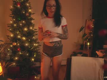 girl
        ambientink cam image #429372