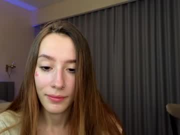 girl
        artplanet cam image #2710305
