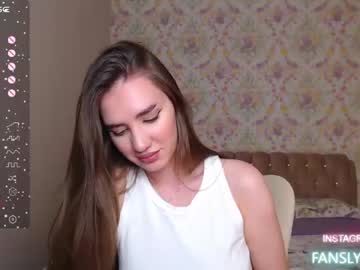 girl
        im_jasmine cam image #3419140