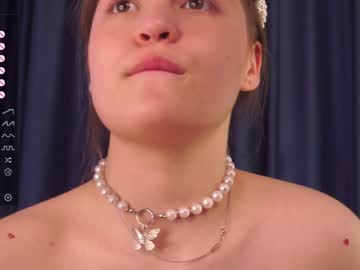 girl
        helenmoors cam image #4325661