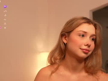 girl
        april_blush cam image #5638842