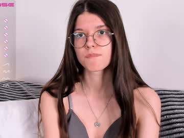 girl
        hellogentlemana cam image #3512307