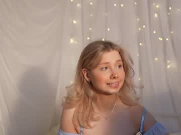 girl
        april_blush cam image #4211732