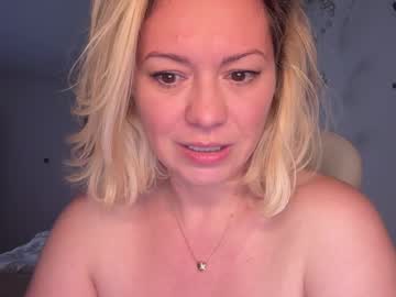 girl
        kiradivine cam image #5644322