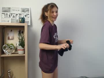 girl
        vivien_slender cam image #3413635