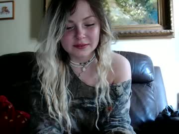 girl
        kipsy420 cam image #6769202