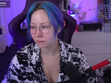 girl
        blue_mooncat cam image #4686977