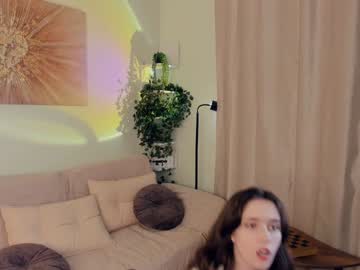 girl
        gina_vicious cam image #5633879