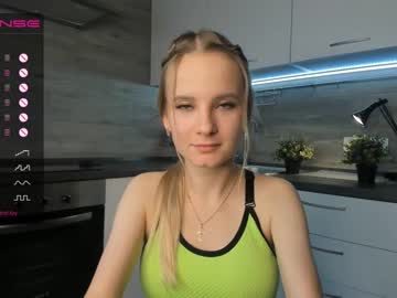 girl
        margaretwilkinson cam image #2992858