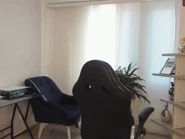 couple
        emillybrowm cam image #181743