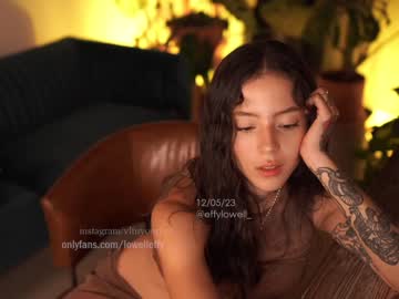 girl
        effylowell_ cam image #1514741